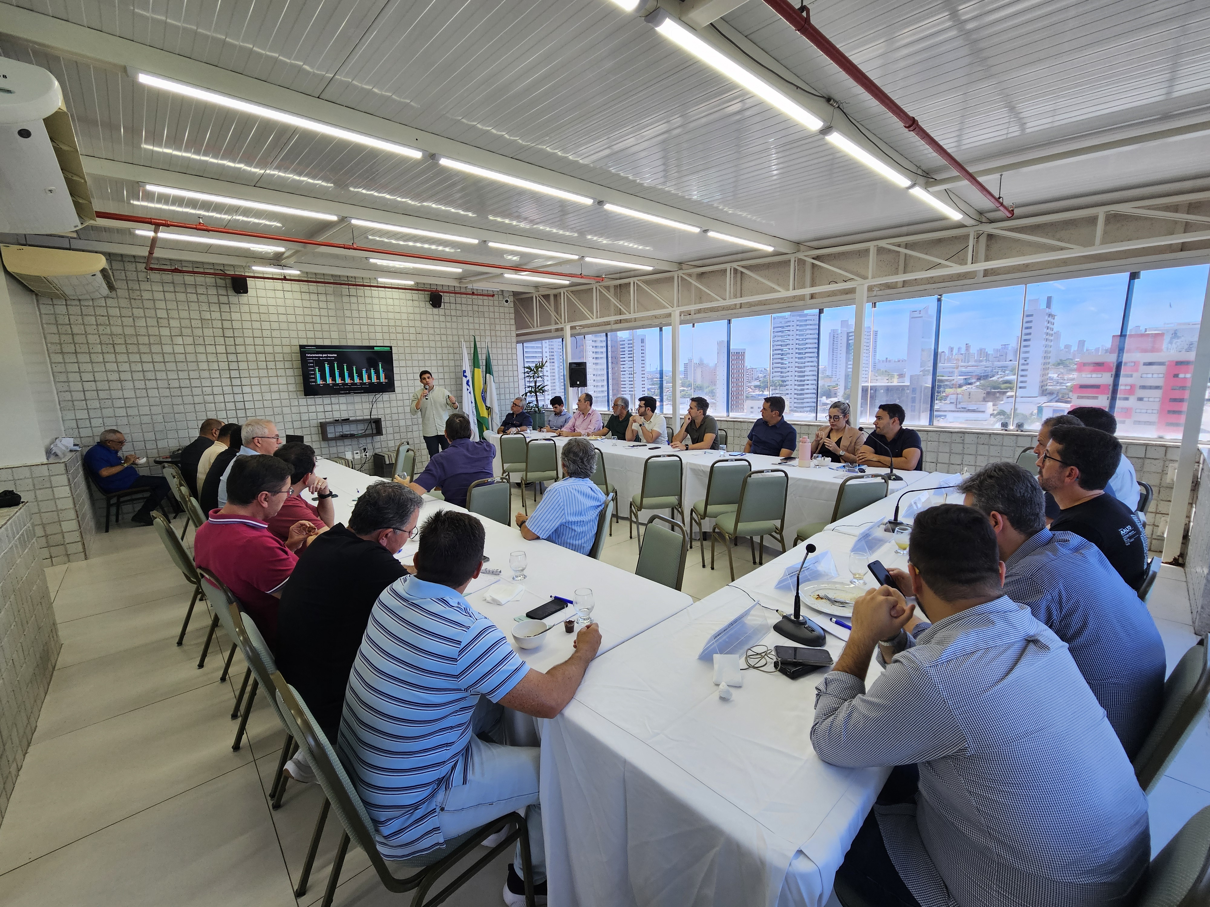 Sinduscon-RN recebe Coopercon e OCERN em reunião sobre cooperativismo na construção civil