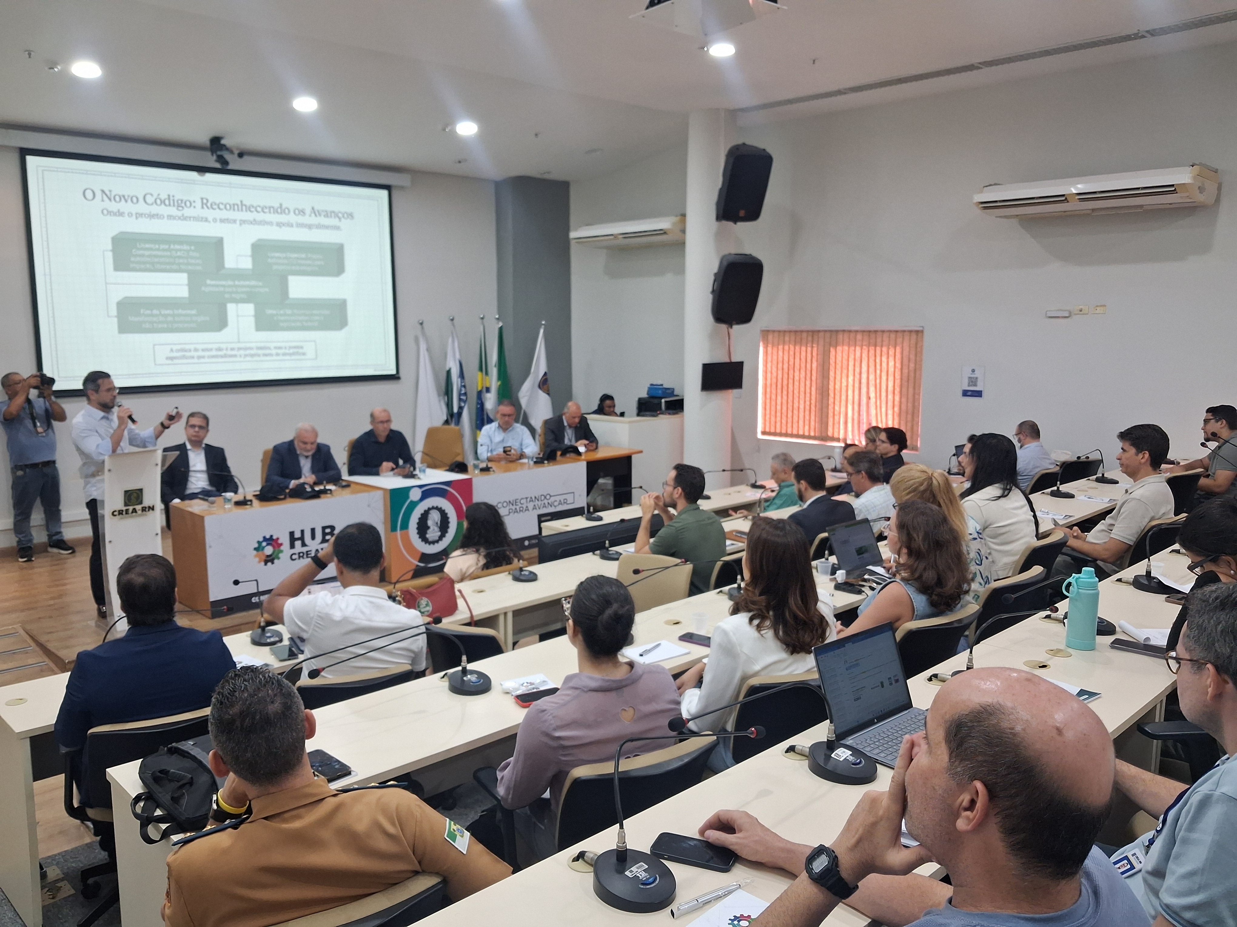 Sinduscon-RN participa de debate sobre licenciamento ambiental e energias renováveis no estado
